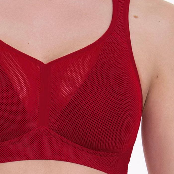 Anita sports Bra Air control Deltapad Lipstick close up | EnVie Lingerie