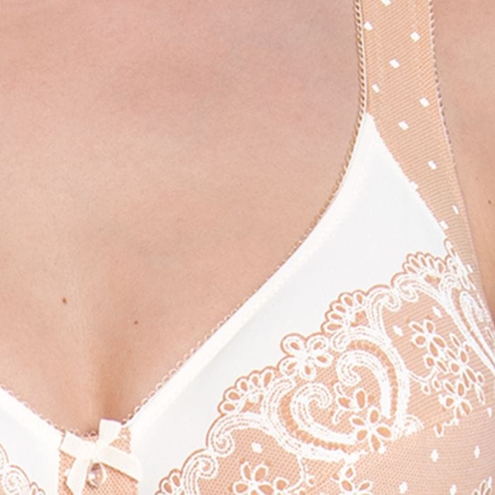 Anita Belvedere Underwired Bra Powder Peach close up | EnVie Lingerie